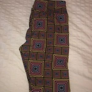LuLaRoe LOGO One Size Leggings!